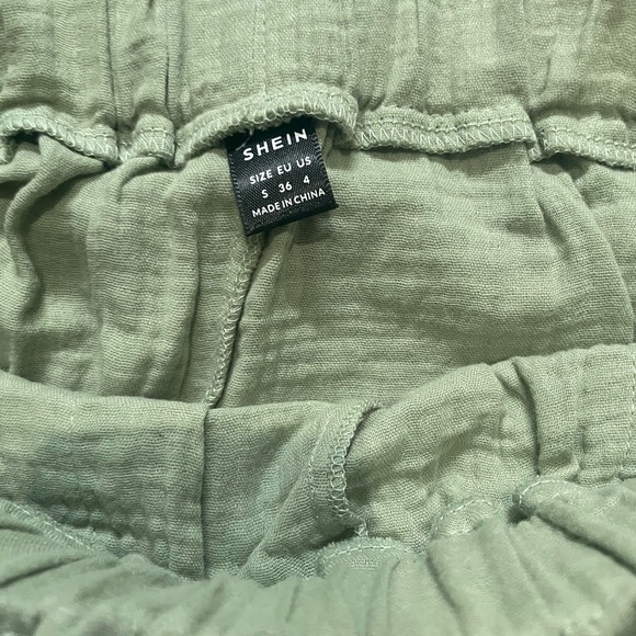 Light Green High-Waist Paper Bag Shorts & White Lace Tank Set - Picture 5 of 6